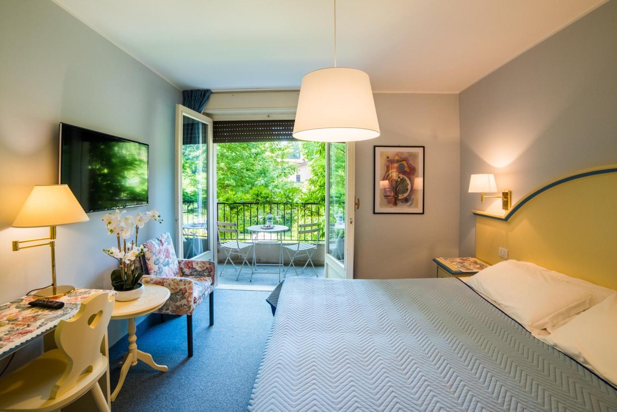 Albergo Milano Snc Lanzo D'intelvi Exterior photo